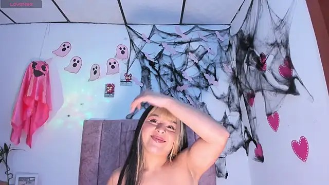 Snapshot of Mila_1wood chatting on October 17, 2025, 2:30 pm Mila 1wood online show from October 17, 2025, 2:30 pm