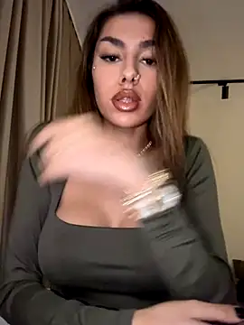 Snapshot of Candy_flippp chatting on October 14, 2025, 5:46 pm Candy flippp online show from October 14, 2025, 5:46 pm