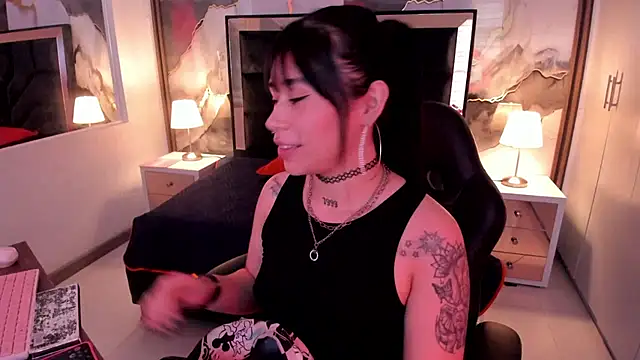 SusanVilla online show from January 14, 2026, 7:50 pm