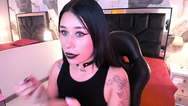 SusanVilla online show from May 8, 2026, 7:39 pm
