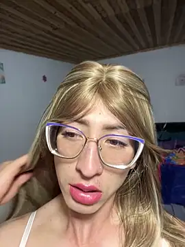 NICOLLE  12 online show from November 20, 2025, 8:53 pm