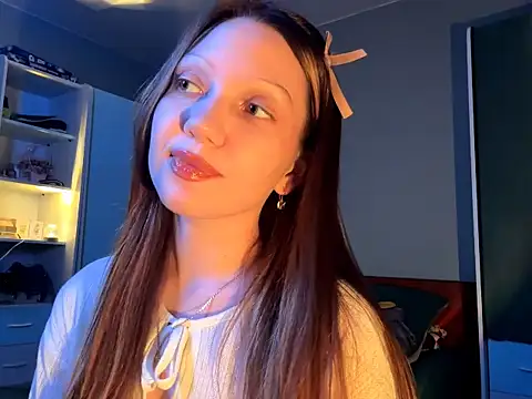 Snapshot of EmiIyKitty chatting on October 13, 2025, 7:59 pm EmiIyKitty online show from October 13, 2025, 7:59 pm