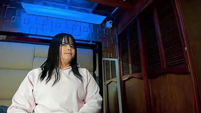 violet milleer online show from October 12, 2025, 12:17 pm