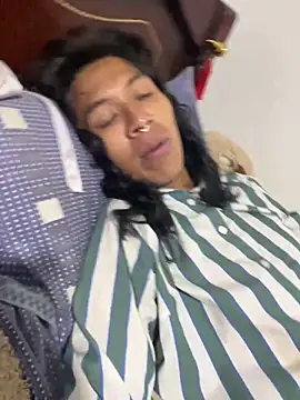 Snapshot of MadamLeRouge chatting on November 14, 2025, 10:57 pm MadamLeRouge online show from November 14, 2025, 10:57 pm