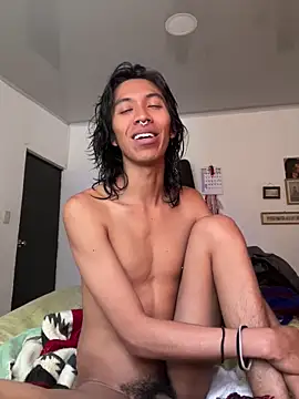 Snapshot of MadamLeRouge chatting on June 8, 2026, 3:12 pm MadamLeRouge online show from June 8, 2026, 3:12 pm