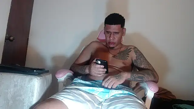 Snapshot of Adrew_fox chatting on October 27, 2025, 10:44 pm Adrew fox online show from October 27, 2025, 10:44 pm