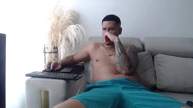 Snapshot of Adrew_fox chatting on December 5, 2025, 5:44 pm Adrew fox online show from December 5, 2025, 5:44 pm