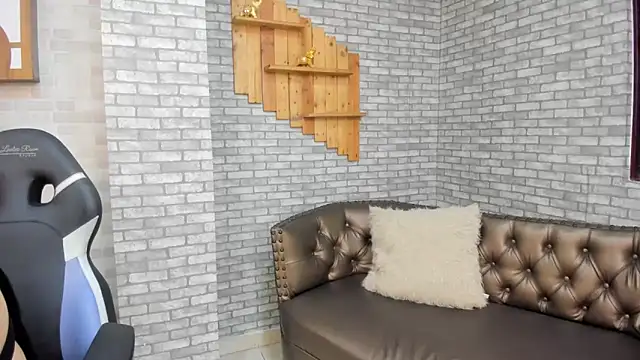 Alisonn Doll online show from November 27, 2025, 12:16 pm