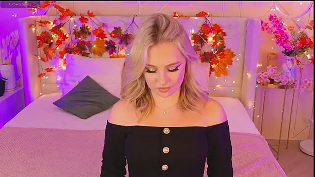 EllyLinn online show from December 1, 2025, 4:41 pm