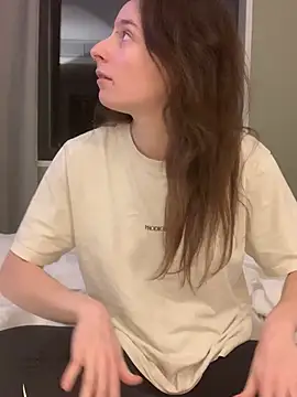 Snapshot of GoldenPussy1329 chatting on February 21, 2026, 12:01 am GoldenPussy1329 online show from February 21, 2026, 12:01 am