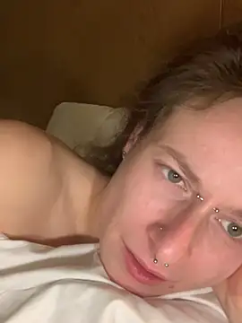 Snapshot of GoldenPussy1329 chatting on February 20, 2026, 6:19 am GoldenPussy1329 online show from February 20, 2026, 6:19 am