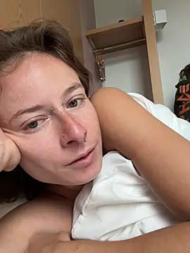 GoldenPussy1329 online show from June 4, 2026, 8:19 am