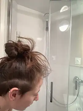 Snapshot of GoldenPussy1329 chatting on March 18, 2026, 10:29 am GoldenPussy1329 online show from March 18, 2026, 10:29 am