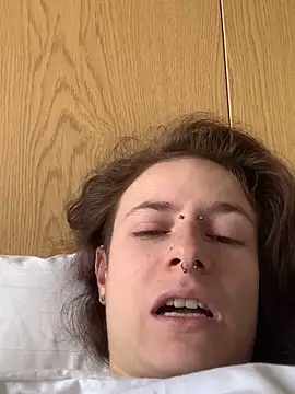 Snapshot of GoldenPussy1329 chatting on February 26, 2026, 2:28 pm GoldenPussy1329 online show from February 26, 2026, 2:28 pm