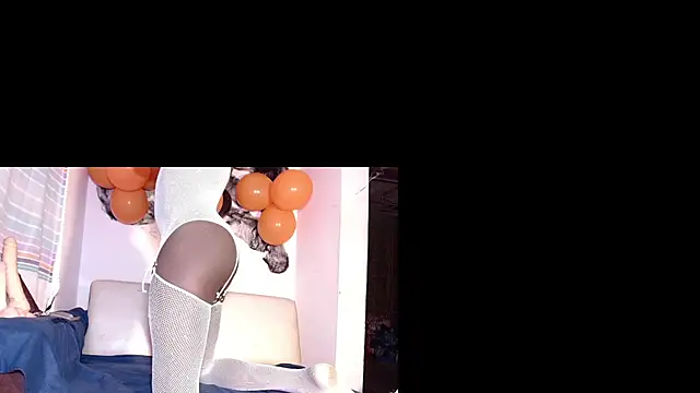 Snapshot of taylor_hot85 chatting on October 31, 2025, 1:19 pm taylor hot85 online show from October 31, 2025, 1:19 pm