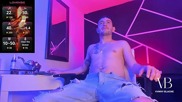 VynnyBlacke  online show from November 24, 2025, 8:31 pm