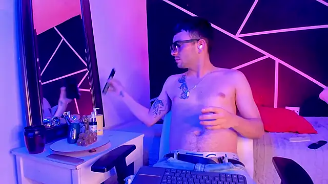 VynnyBlacke  online show from November 22, 2025, 8:18 pm