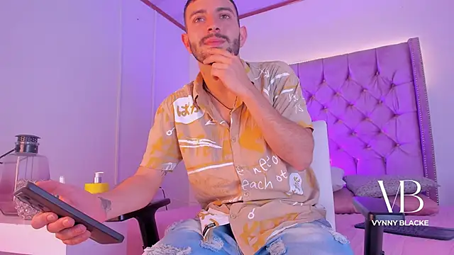 VynnyBlacke  online show from November 3, 2025, 8:34 pm