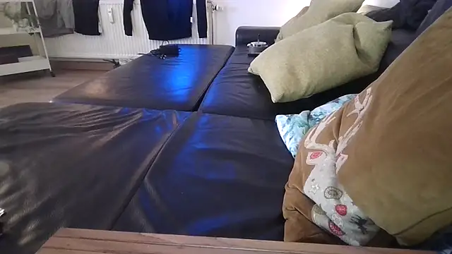 Snapshot of Technorgasm95 chatting on December 13, 2025, 11:11 pm Technorgasm95 online show from December 13, 2025, 11:11 pm