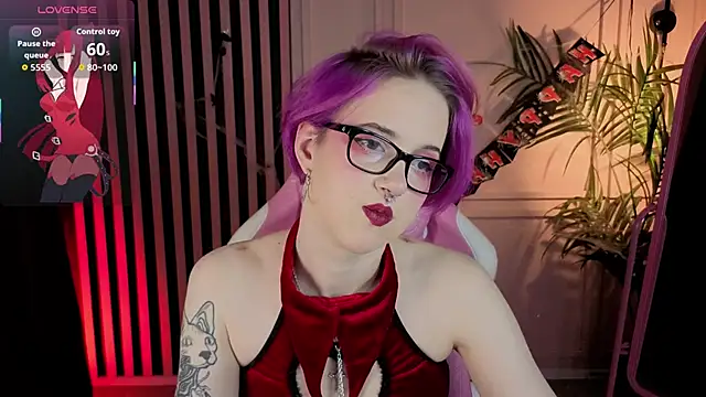 Snapshot of luna_son chatting on October 28, 2025, 2:05 pm luna son online show from October 28, 2025, 2:05 pm