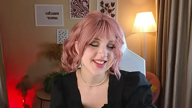 Snapshot of luna_son chatting on October 10, 2025, 9:15 pm luna son online show from October 10, 2025, 9:15 pm