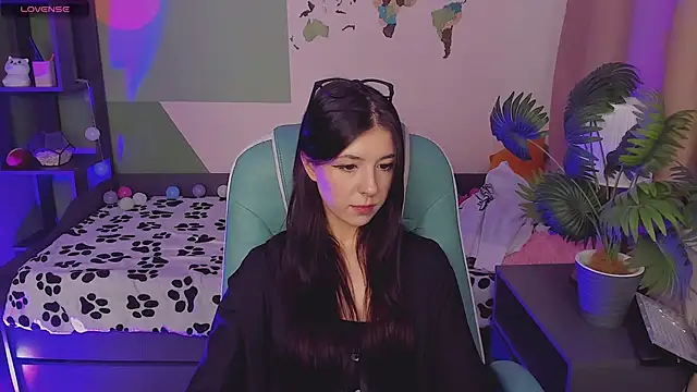 Snapshot of Azaliya_Haze chatting on October 16, 2025, 5:27 am Azaliya Haze online show from October 16, 2025, 5:27 am