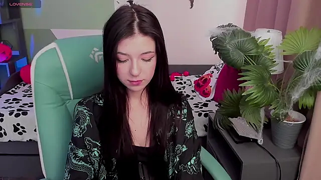 Snapshot of Azaliya_Haze chatting on October 23, 2025, 10:14 am Azaliya Haze online show from October 23, 2025, 10:14 am