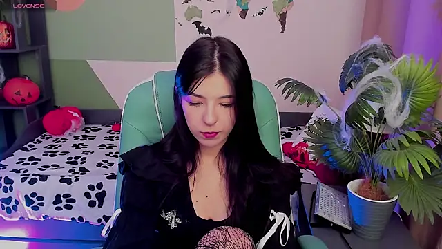 Snapshot of Azaliya_Haze chatting on October 22, 2025, 5:18 am Azaliya Haze online show from October 22, 2025, 5:18 am