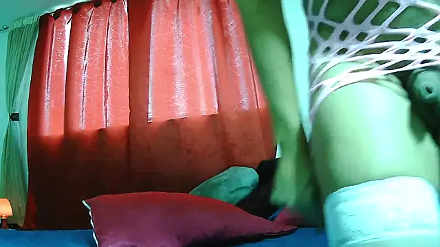 Snapshot of MissAsly chatting on November 1, 2025, 2:33 pm MissAsly online show from November 1, 2025, 2:33 pm