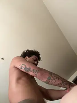 Snapshot of thefreakscomeoutatnight chatting on October 22, 2025, 9:35 pm thefreakscomeoutatnight online show from October 22, 2025, 9:35 pm