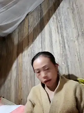 Snapshot of Tuyet_xx chatting on October 28, 2025, 1:28 am Tuyet xx online show from October 28, 2025, 1:28 am