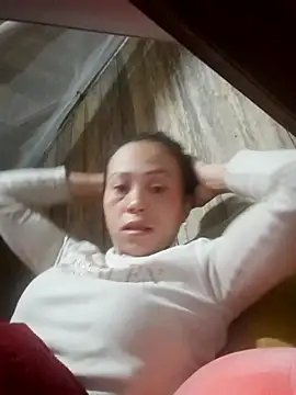 Snapshot of Tuyet_xx chatting on November 12, 2025, 10:46 pm Tuyet xx online show from November 12, 2025, 10:46 pm