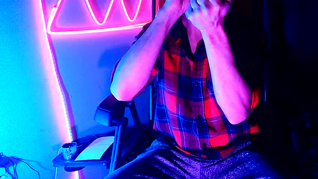 highinhtxx online show from November 26, 2025, 6:35 am