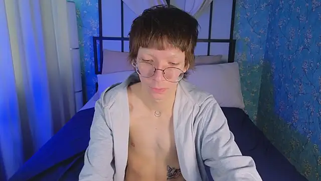 Snapshot of TommieHi chatting on October 11, 2025, 12:17 pm TommieHi online show from October 11, 2025, 12:17 pm