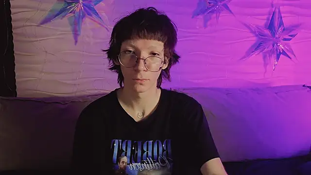 Snapshot of TommieHi chatting on December 4, 2025, 5:17 am TommieHi online show from December 4, 2025, 5:17 am