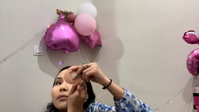 Snapshot of CarollFalick chatting on October 18, 2025, 2:41 pm CarollFalick online show from October 18, 2025, 2:41 pm