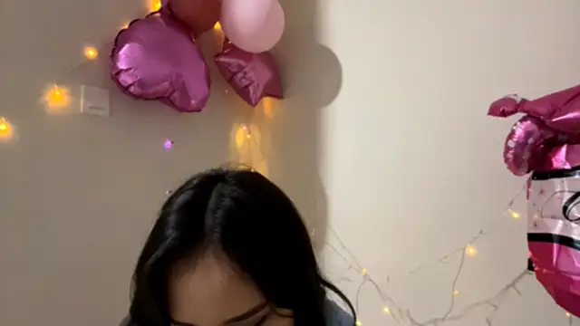 Snapshot of CarollFalick chatting on October 13, 2025, 2:18 pm CarollFalick online show from October 13, 2025, 2:18 pm