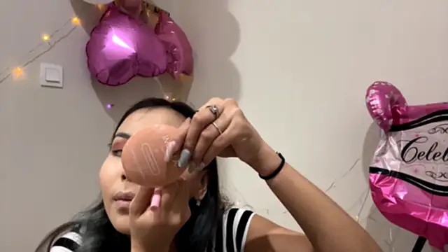 Snapshot of CarollFalick chatting on October 25, 2025, 12:17 pm CarollFalick online show from October 25, 2025, 12:17 pm