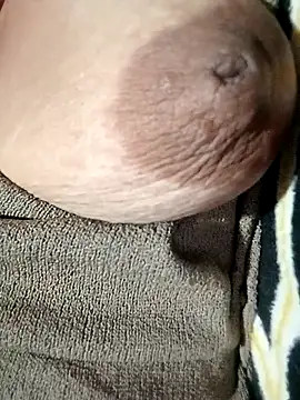 Hotmommax online show from October 26, 2025, 6:30 pm