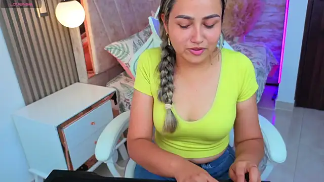 lila cute1 online show from November 6, 2025, 7:51 pm