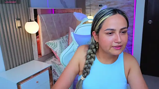 lila cute1 online show from November 4, 2025, 6:55 pm