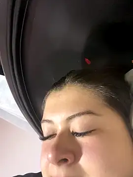 Snapshot of Valecita3A chatting on October 13, 2025, 8:05 am Valecita3A online show from October 13, 2025, 8:05 am