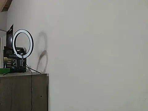 QueenMilf25 online show from October 25, 2025, 3:34 pm