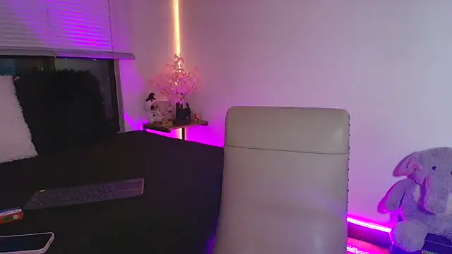 Snapshot of Sussyroxxx chatting on June 19, 2026, 2:06 am Sussyroxxx online show from June 19, 2026, 2:06 am