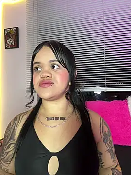 Snapshot of Sussyroxxx chatting on June 1, 2026, 3:40 am Sussyroxxx online show from June 1, 2026, 3:40 am