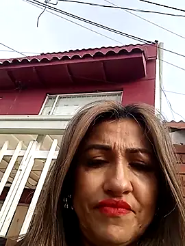 chloe  Jones  online show from November 10, 2025, 12:21 pm