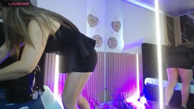 chloe  Jones  online show from May 7, 2026, 1:25 pm