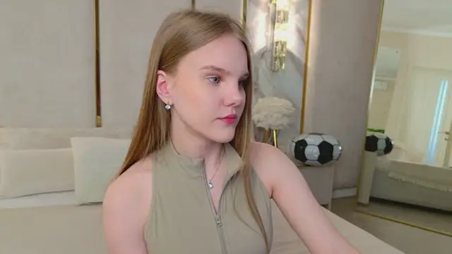 Snapshot of Lili_Lohan chatting on July 16, 2026, 5:04 am Lili Lohan online show from July 16, 2026, 5:04 am