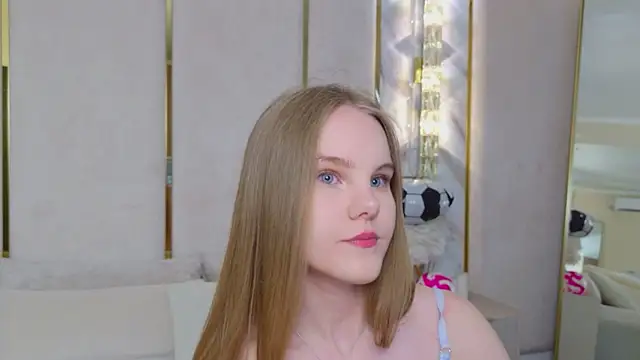 Snapshot of Lili_Lohan chatting on July 6, 2026, 5:03 am Lili Lohan online show from July 6, 2026, 5:03 am
