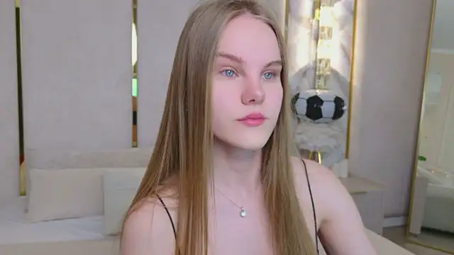 Snapshot of Lili_Lohan chatting on July 19, 2026, 5:05 am Lili Lohan online show from July 19, 2026, 5:05 am